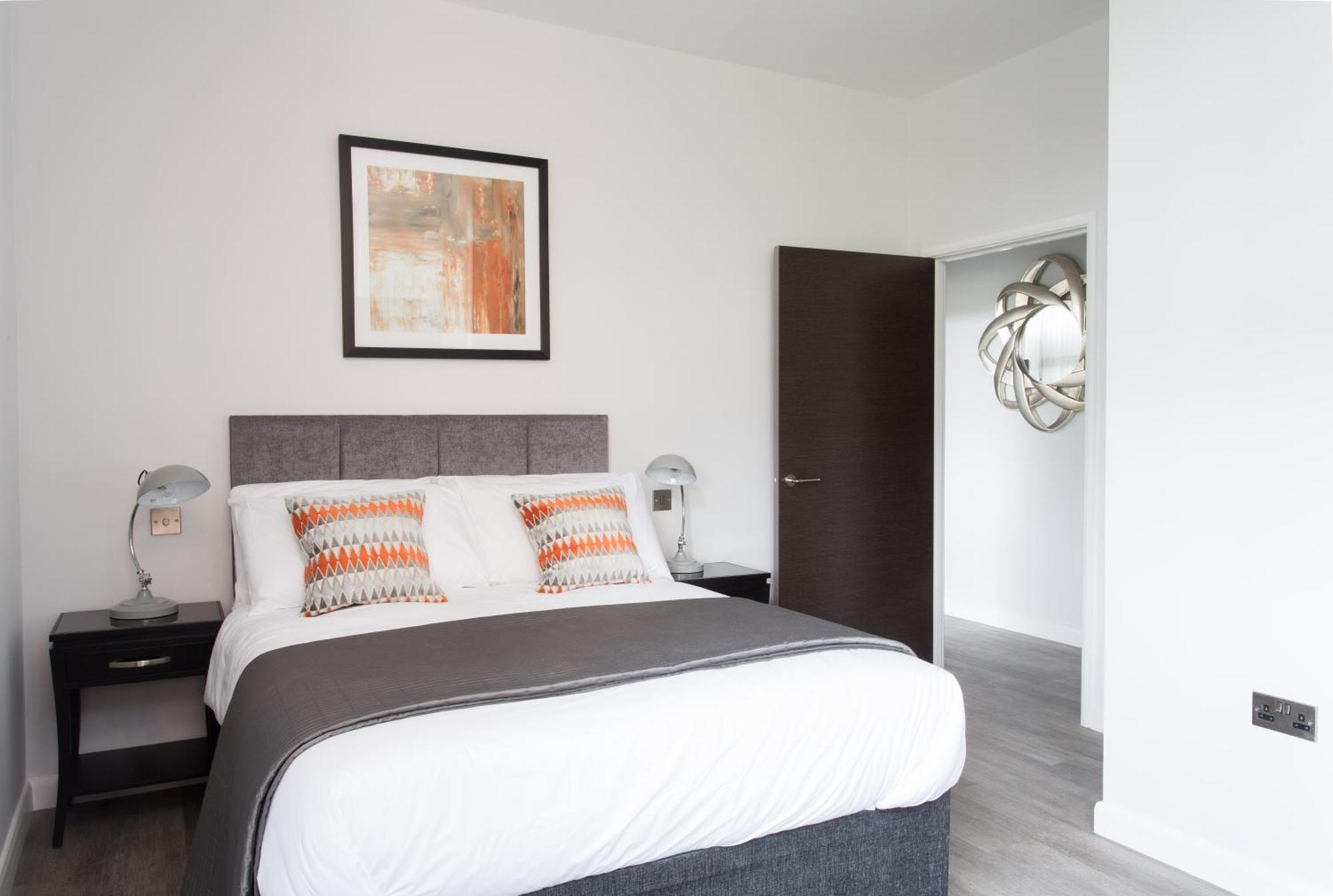 Cotels At 7Zero1 Serviced Apartments - Modern Apartments, Superfast Broadband, Free Parking, Centrally Located Милтон-Кейнс Экстерьер фото