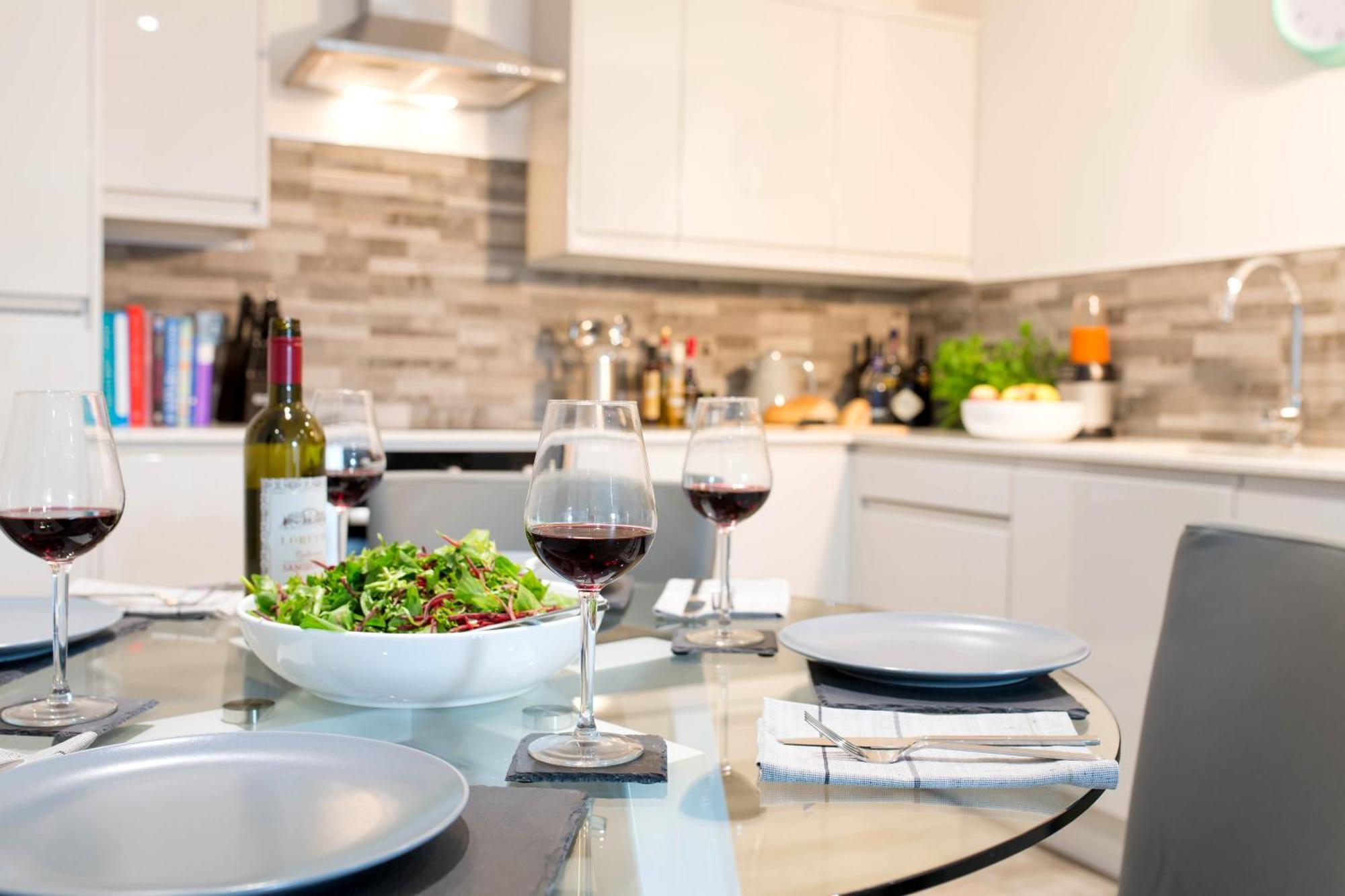 Cotels At 7Zero1 Serviced Apartments - Modern Apartments, Superfast Broadband, Free Parking, Centrally Located Милтон-Кейнс Экстерьер фото