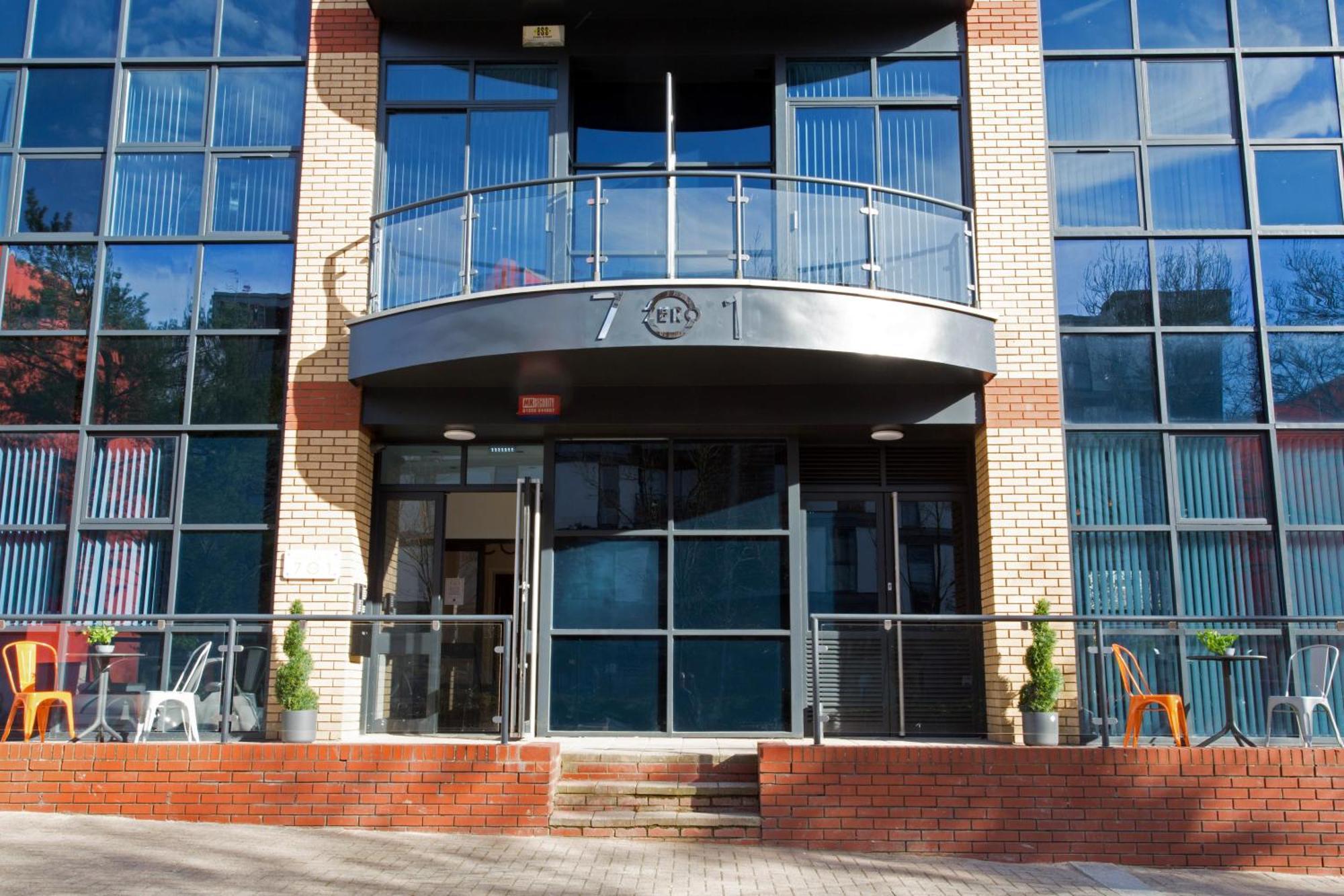 Cotels At 7Zero1 Serviced Apartments - Modern Apartments, Superfast Broadband, Free Parking, Centrally Located Милтон-Кейнс Экстерьер фото